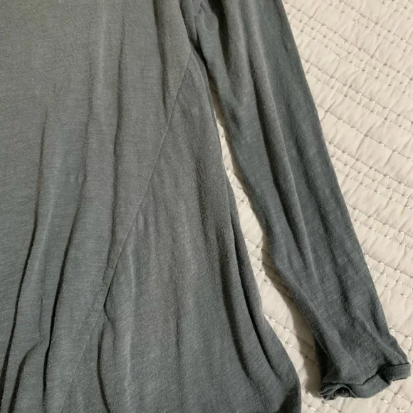 Magnolia Pearl Long Sleeve T with Heart Design - Picture 6 of 11